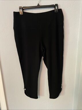 Women's Black Active Capri Pants